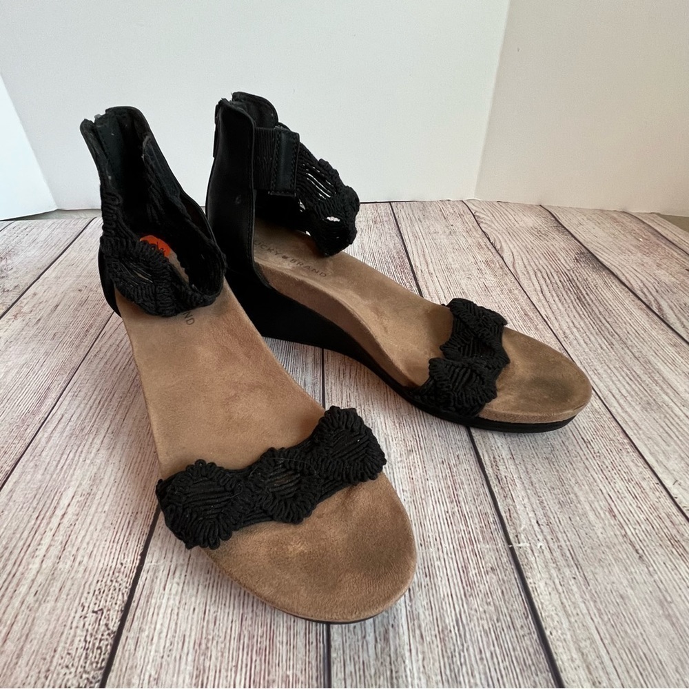 Lucky Brand Suede Sandals 9.5
